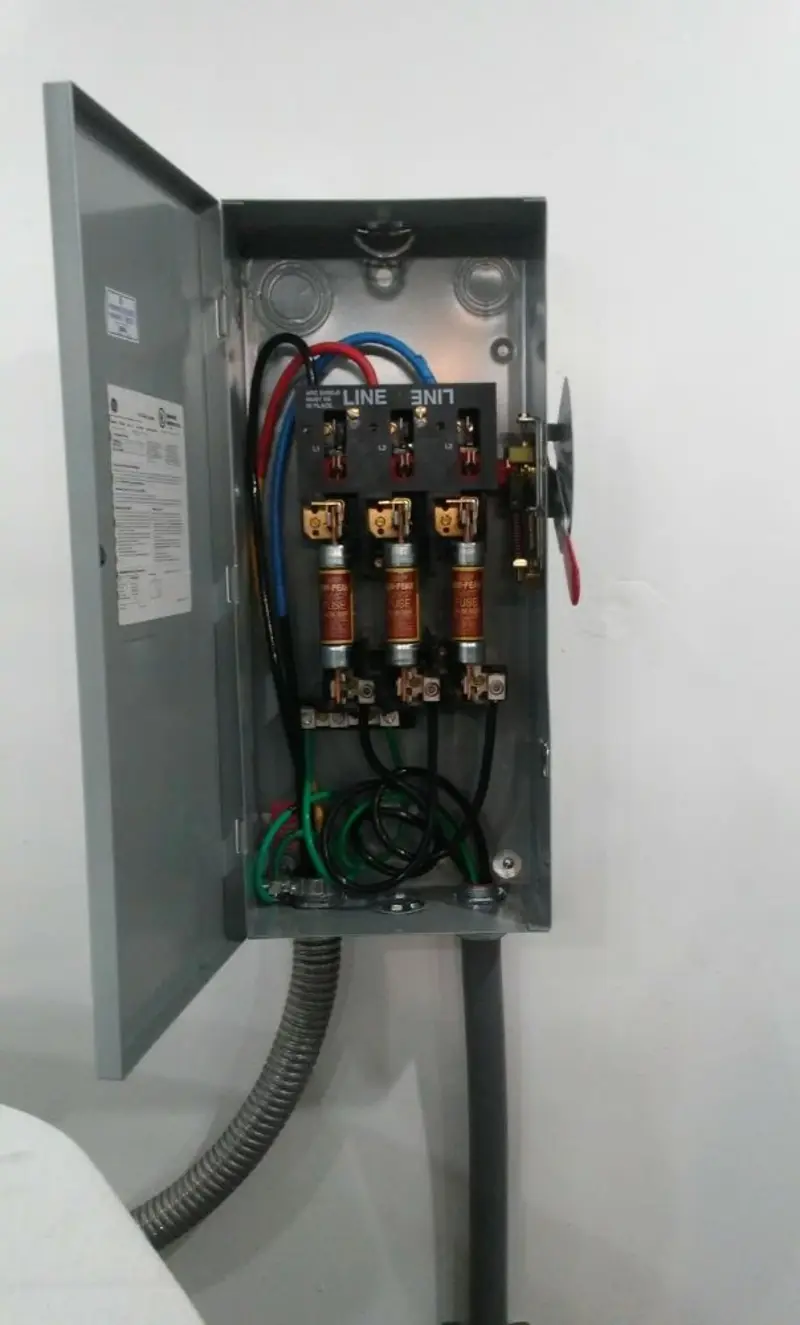 Three-phase disconnect switch installed for Smoke Detector Installation in Falfurrias